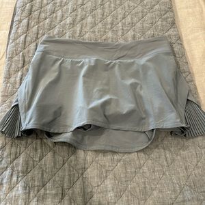 Lululemon skirt size 8